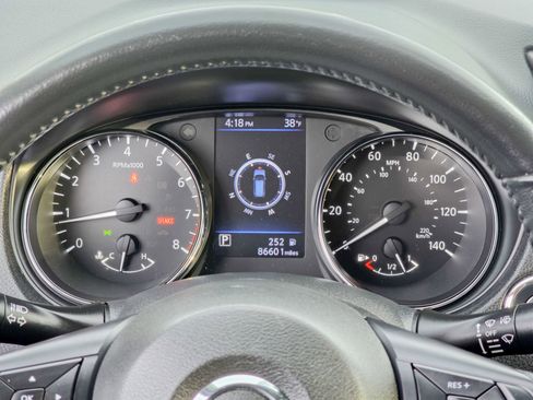 Used 2018 Nissan Rogue SL w/ Premium Package image 39