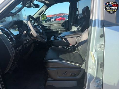 Used 2026 RAM 2500 Laramie AWD/4WD image 9