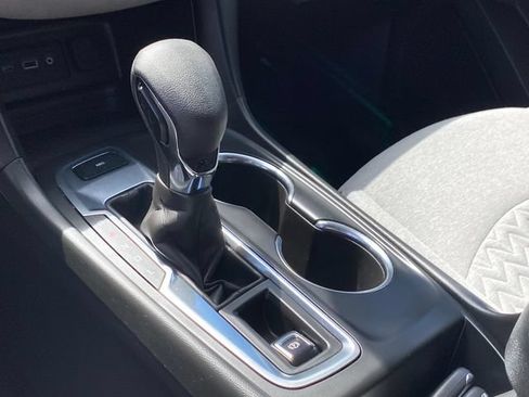 Used 2022 Chevrolet Equinox LS w/ Driver Confidence II Package AWD/4WD image 13
