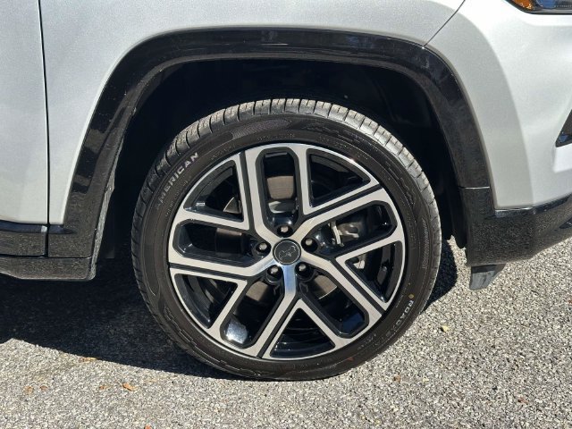 Certified 2025 Jeep Compass Limited w/ Elite Group AWD/4WD image 10