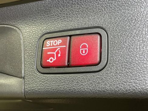 Used 2024 Mercedes-Benz GLS 450 4MATIC image 23