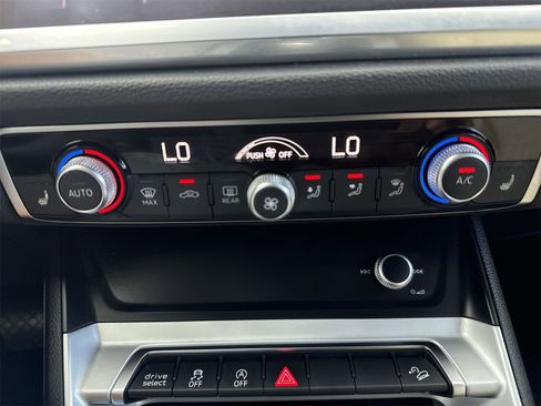 Used 2020 Audi Q3 2.0T Premium image 24