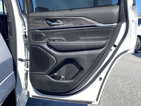 Used 2023 Jeep Grand Cherokee Overland w/ Luxury Tech Group IV image 31