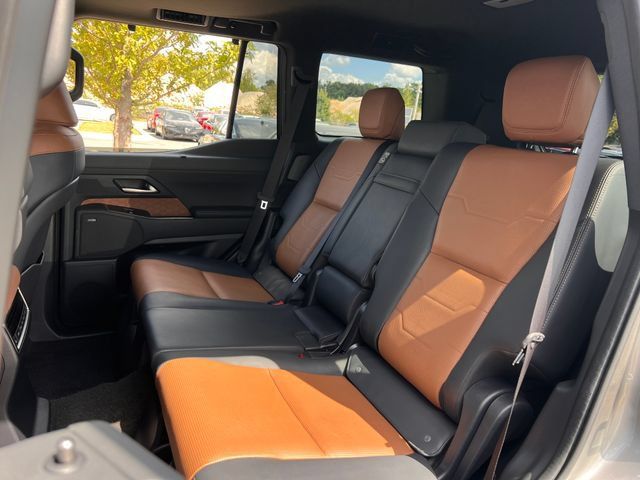 Used 2024 Lexus GX 550 w/ Accessory Package (31) AWD/4WD image 20