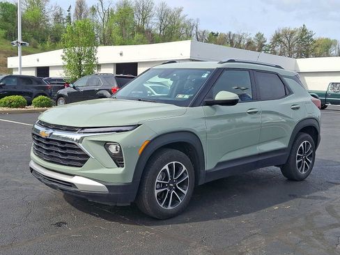 Used 2025 Chevrolet TrailBlazer LT image 3