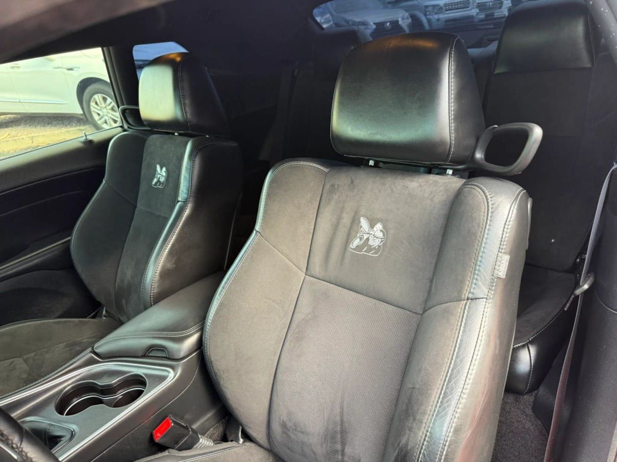 Used 2016 Dodge Challenger R/T Scat Pack w/ Leather Interior Group RWD image 38