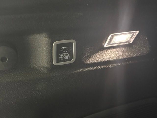 Used 2025 Jeep Grand Cherokee L Limited w/ Luxury Tech Group II AWD/4WD image 11