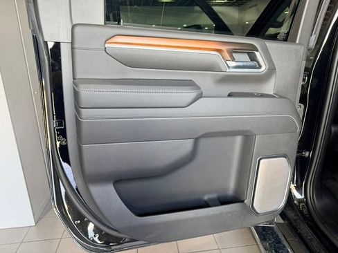 Used 2025 GMC Sierra 2500 Denali w/ Denali Reserve Package AWD/4WD image 16