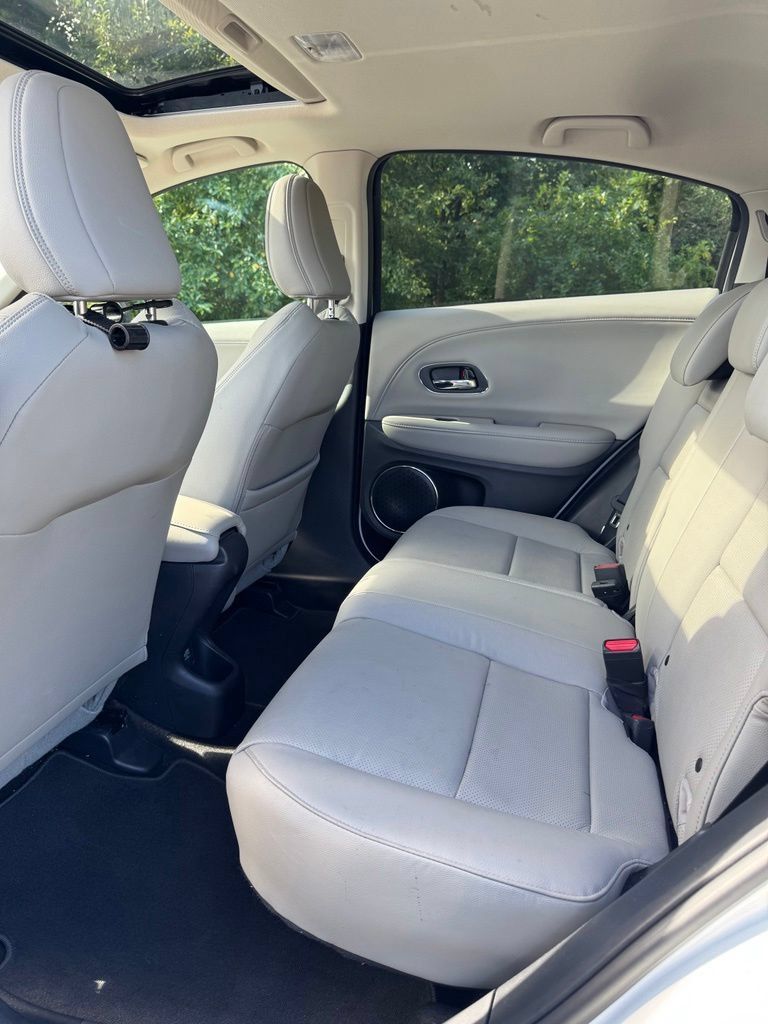 Used 2022 Honda HR-V EX-L image 9