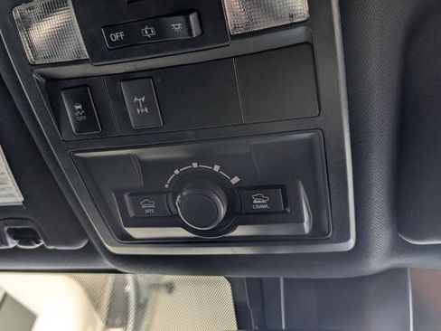 Used 2018 Toyota Tacoma TRD Off-Road w/ Technology Package AWD/4WD image 25