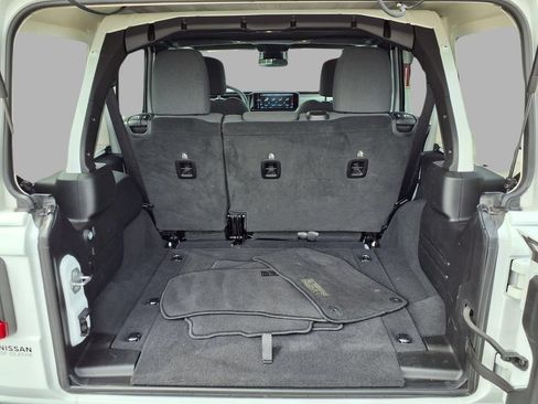 Used 2025 Jeep Wrangler Unlimited Sahara AWD/4WD image 26