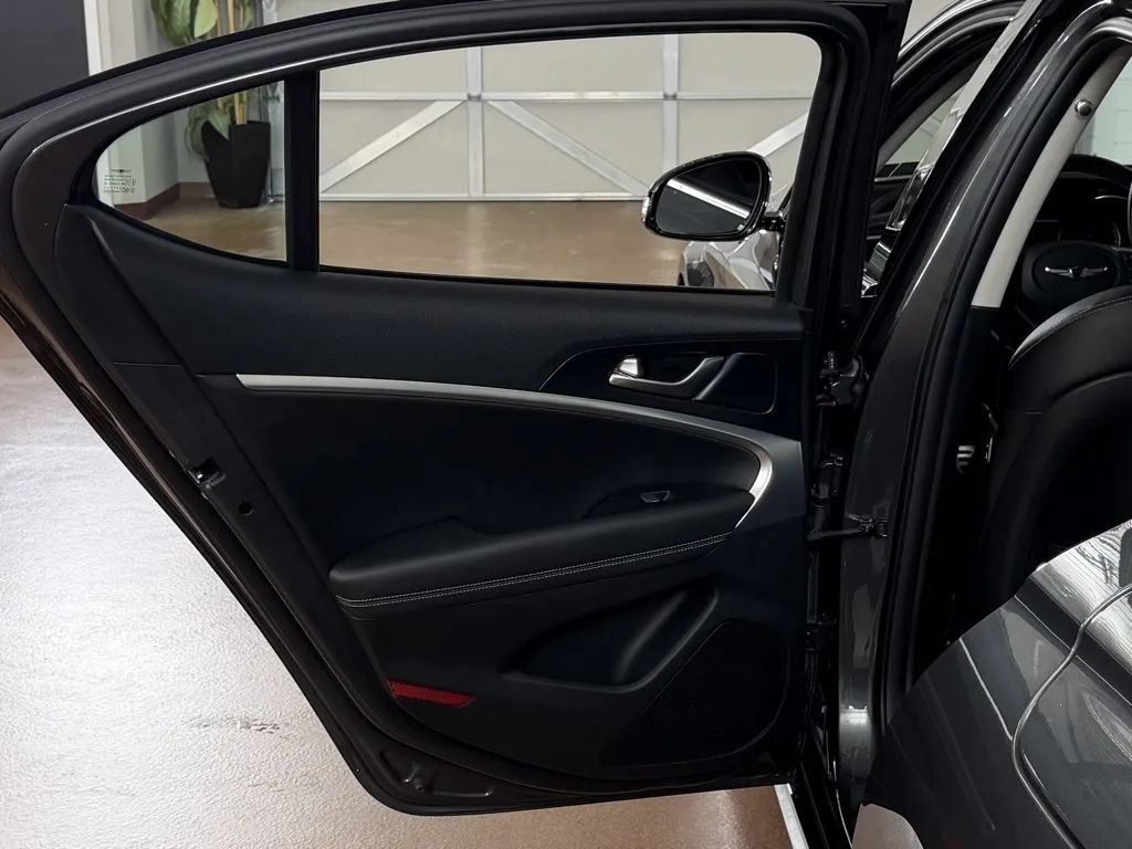 Used 2021 Genesis G70 2.0T AWD/4WD image 27