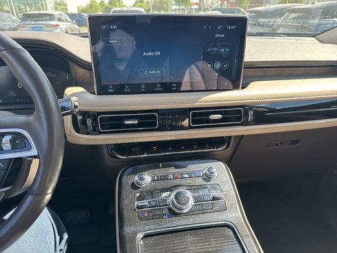 Used 2022 Lincoln Nautilus Reserve AWD/4WD image 11