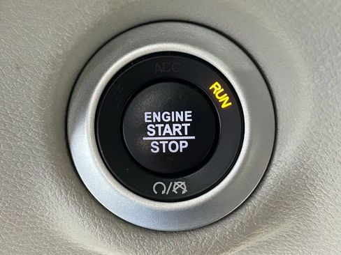 Used 2023 Chrysler Pacifica Touring-L FWD image 25