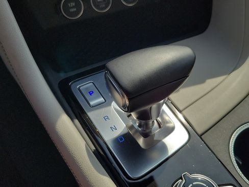 Used 2025 Genesis G70 2.5T RWD image 10