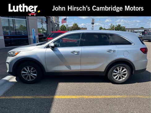 Used 2019 Kia Sorento FWD V6 image 1