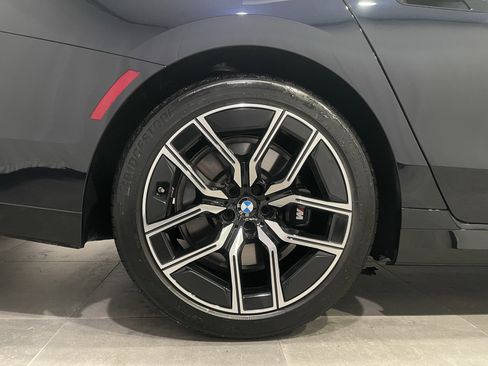 Used 2025 BMW 740i xDrive image 9