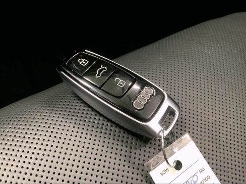 Used 2019 Audi Q8 Prestige image 17