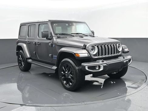 Used 2025 Jeep Wrangler Unlimited Sahara AWD/4WD image 3