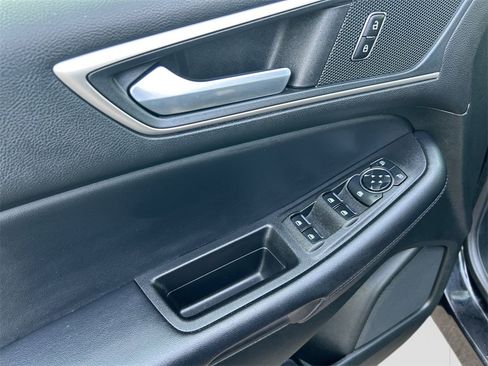 Used 2023 Ford Edge SEL image 11