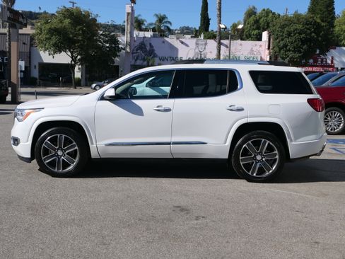 Used 2018 GMC Acadia Denali w/ Technology Package AWD/4WD image 2