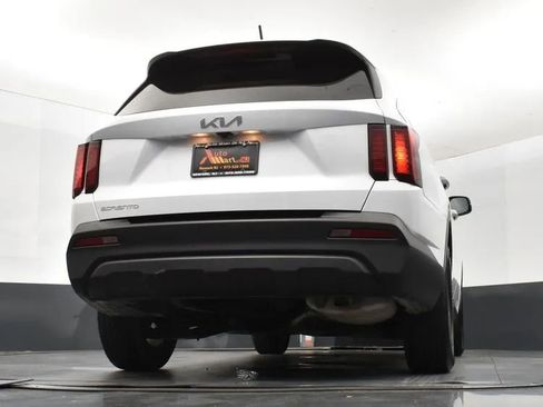 Used 2023 Kia Sorento LX image 13