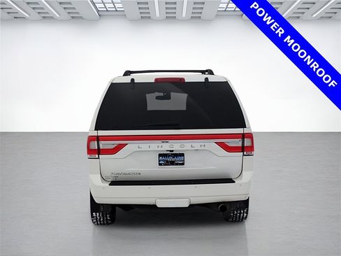 Used 2017 Lincoln Navigator Select image 4