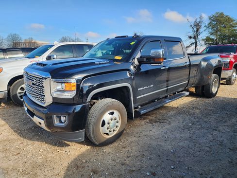 Used 2019 GMC Sierra 3500 Denali w/ Duramax Plus Package image 3