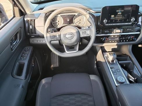 New 2025 Nissan Pathfinder SV w/ Black Appearance Package image 18