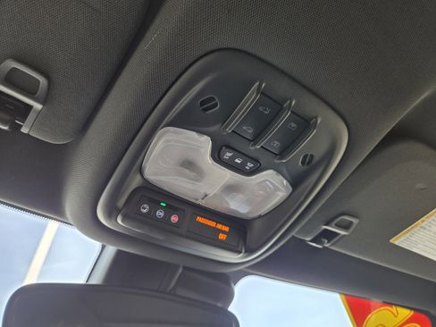 Used 2025 Chevrolet TrailBlazer RS w/ Convenience Package image 37