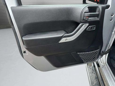 Used 2015 Jeep Wrangler Unlimited Rubicon w/ Dual Top Group image 36