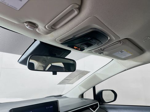 Used 2025 Toyota Corolla LE image 18