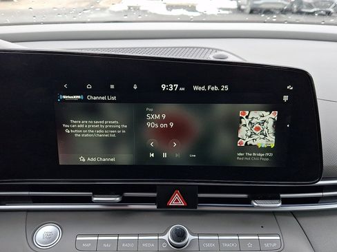 Certified 2024 Hyundai Elantra SEL image 17