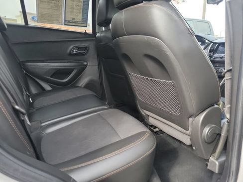 Used 2020 Chevrolet Trax LT w/ LT Convenience Package FWD image 24