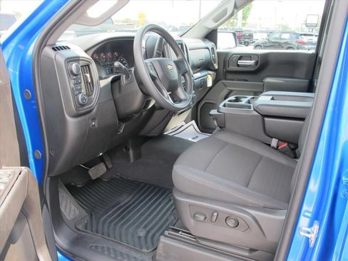 Used 2025 Chevrolet Silverado 1500 Custom w/ Turbomax Blackout Package AWD/4WD image 10