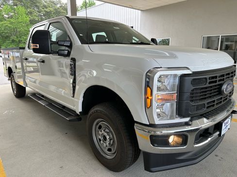 New 2026 Ford F250 XL w/ XL Chrome Package AWD/4WD image 8