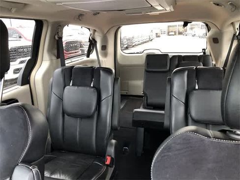 Used 2014 Chrysler Town & Country Limited w/ Luxury Group image 13