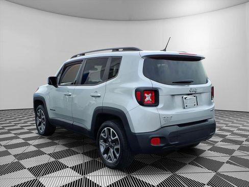 Used 2017 Jeep Renegade Latitude w/ Cold Weather Group image 8