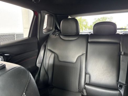 Used 2025 Jeep Compass Trailhawk AWD/4WD image 39