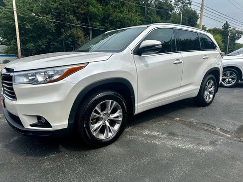 Used 2015 Toyota Highlander XLE AWD/4WD image 2