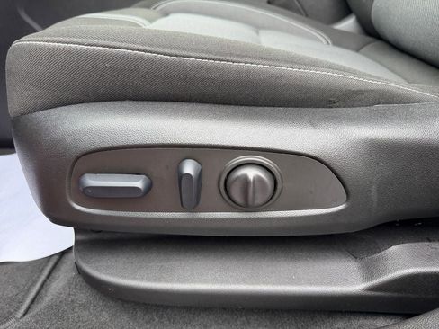 Used 2025 Chevrolet Blazer LT image 11