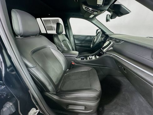 Certified 2024 Jeep Grand Cherokee Altitude AWD/4WD image 40