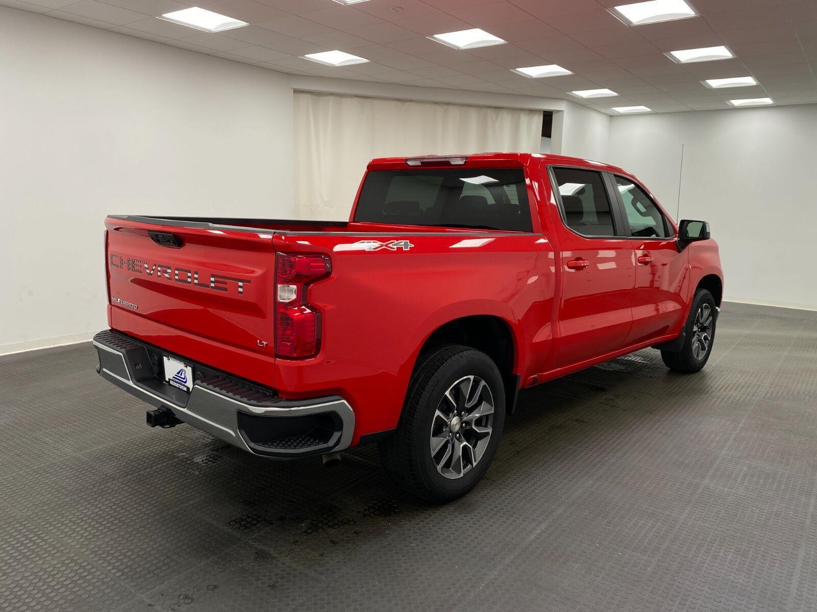 Used 2024 Chevrolet Silverado 1500 LT AWD/4WD image 4