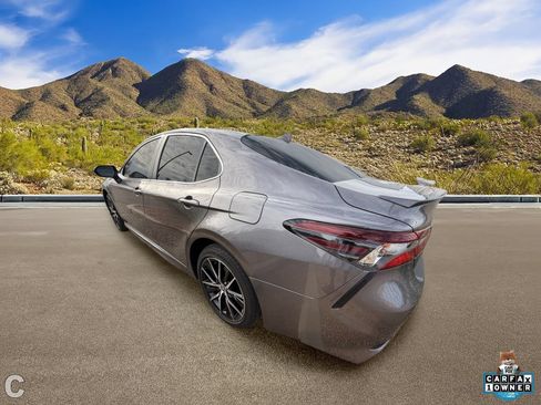 Used 2024 Toyota Camry SE FWD image 3