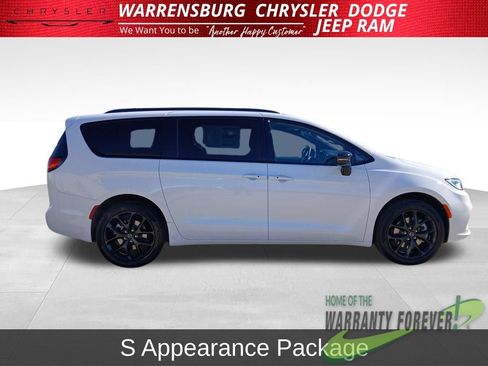 New 2026 Chrysler Pacifica Select w/ S Appearance Package AWD/4WD image 3