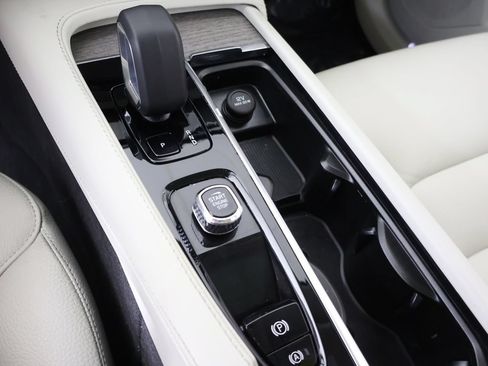 Used 2024 Volvo XC90 B5 Plus AWD/4WD image 60