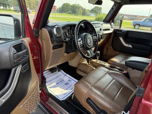 Used 2012 Jeep Wrangler Rubicon w/ PWR Convenience Group image 9