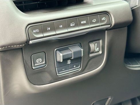 Certified 2024 Cadillac Escalade Premium Luxury Platinum image 7