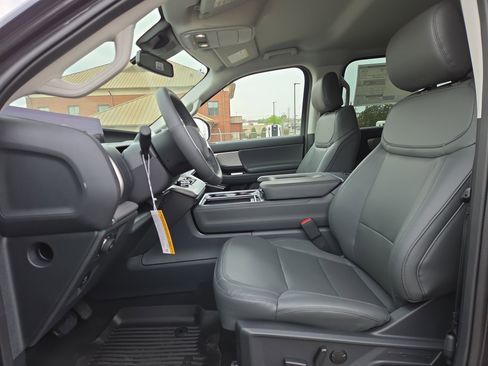 New 2026 Ford Expedition Active image 6