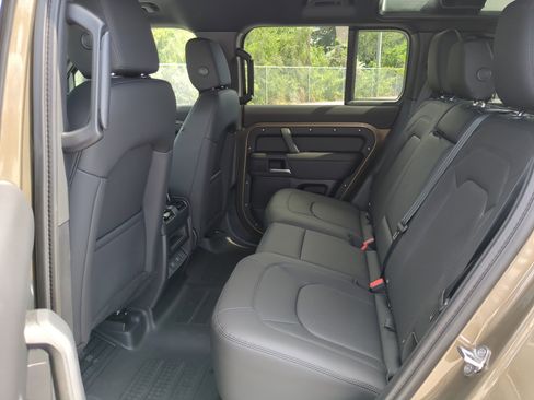 New 2025 Land Rover Defender 110 S image 15